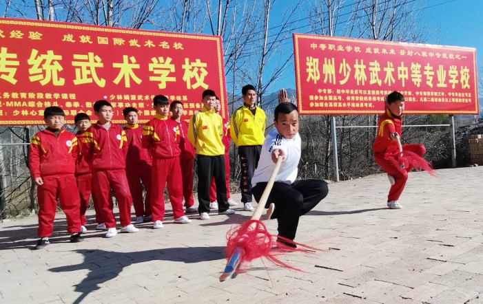 嵩山金铁鸣，少年剑气生：探访少林传统武校器械切磋中的文武传承